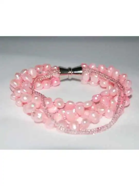 Brazalete multitira perlas y abalorios rosas