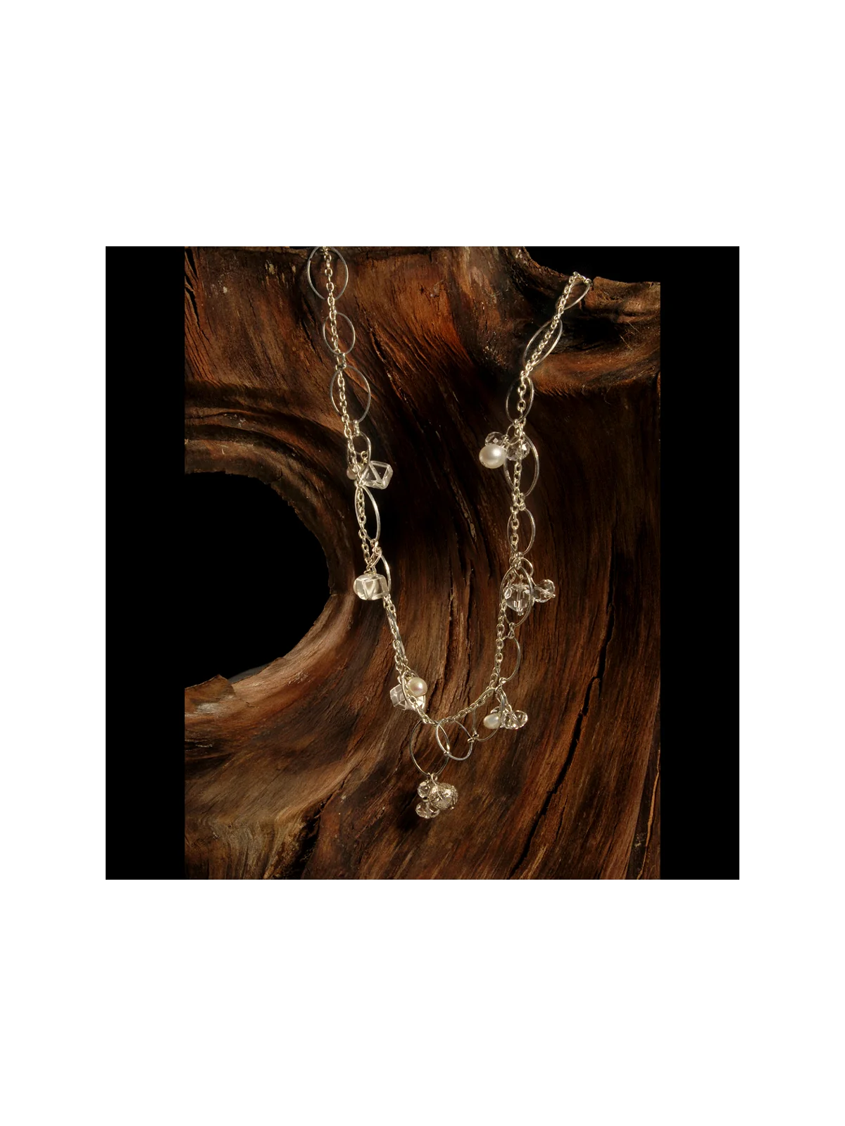 Precioso collar plateado con cuentas de cristal checo
