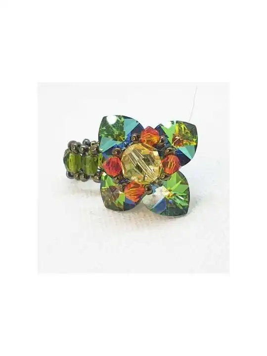 Anillo tejido con abalorios multicolores