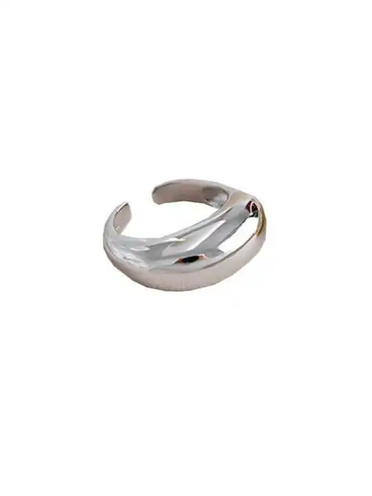 anillo plateado banda cóncava