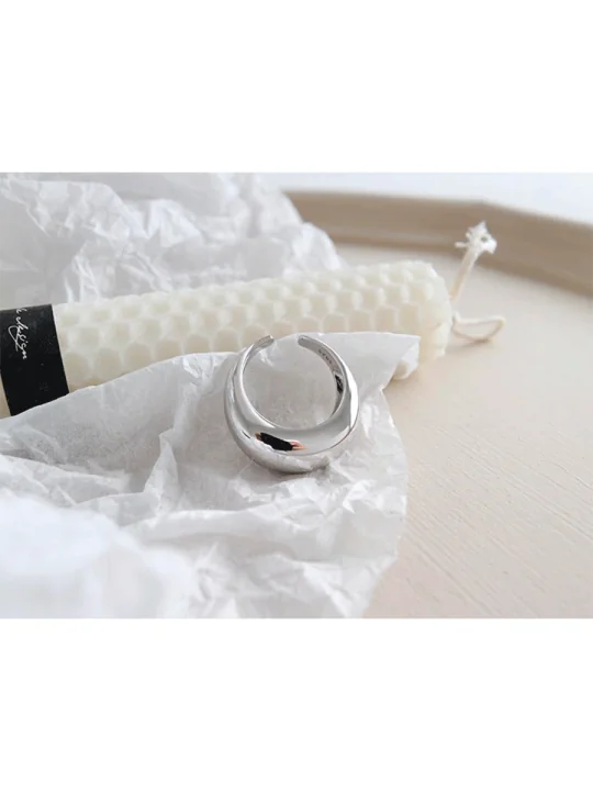 anillo plateado banda