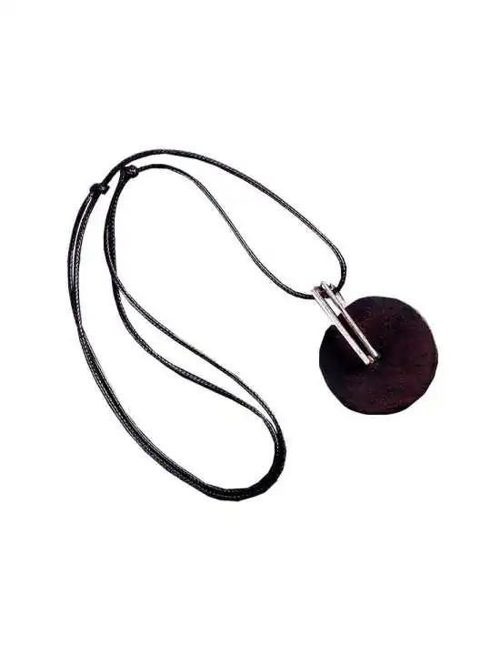 Collar con colgante de ébano