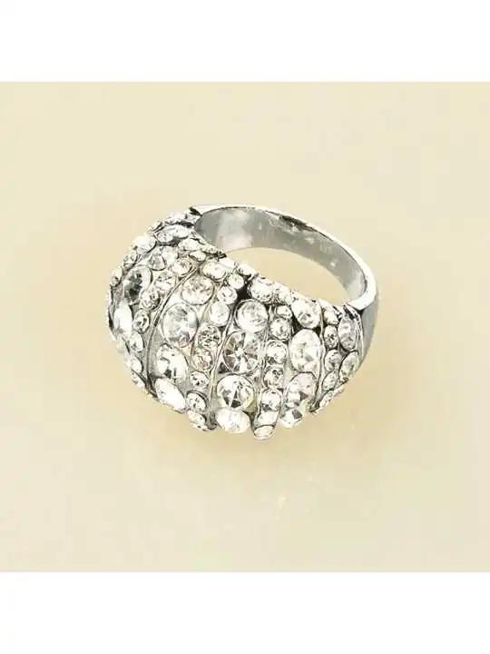 Precioso anillo banda de circonitas