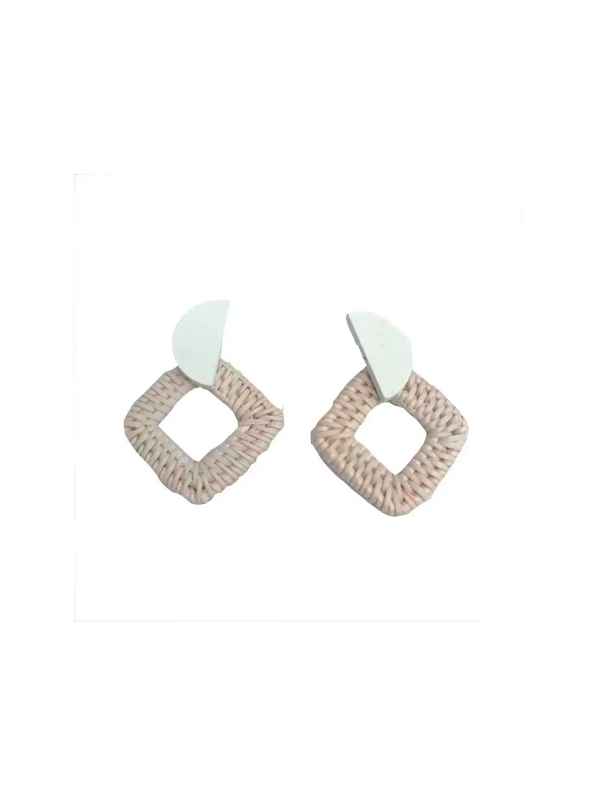 Pendietnes de rafia y rombo blanco