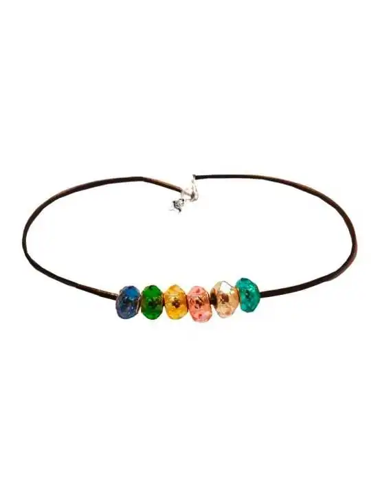 Collar gargantilla de cuero con abalorios de colores