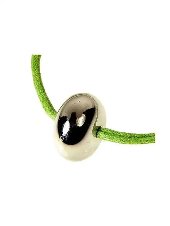 detalle de pulsera verde