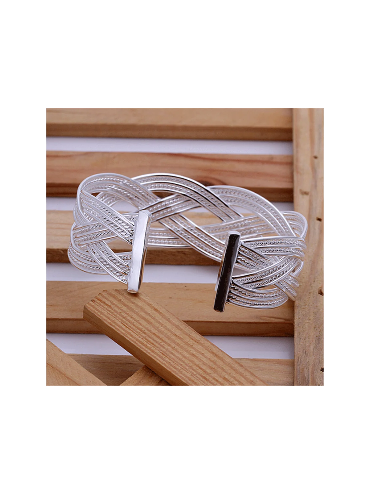 Brazalete plateado abierto con trenza