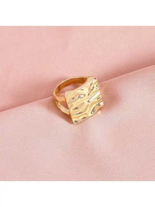 anillo especial tipo sello dorado