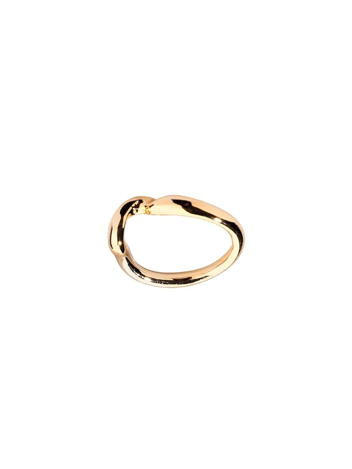 anillo dorado de forma irregular