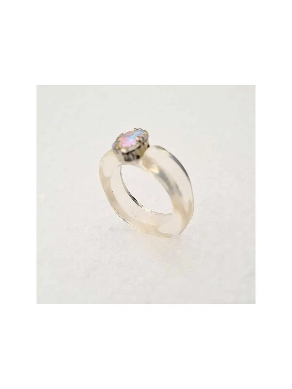 anillo estilo compromiso de resina transparente