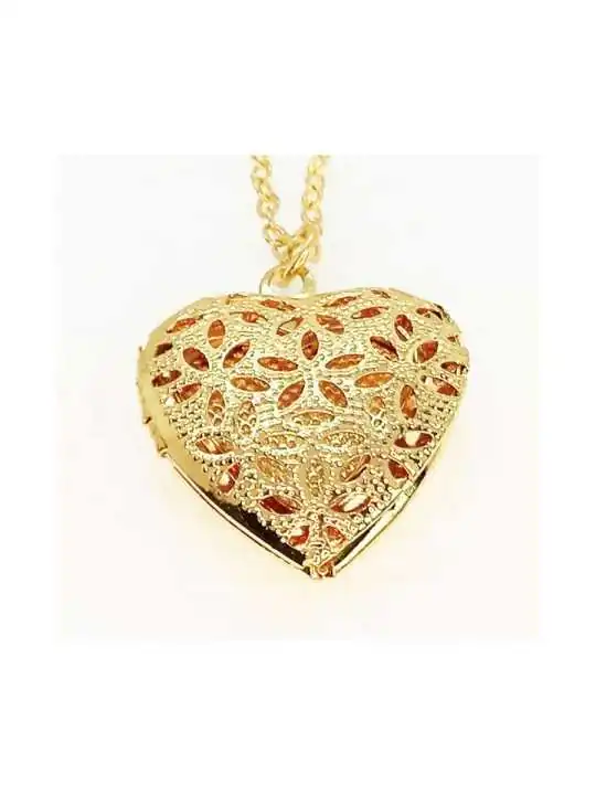 Corazón dorado filigrana metálica