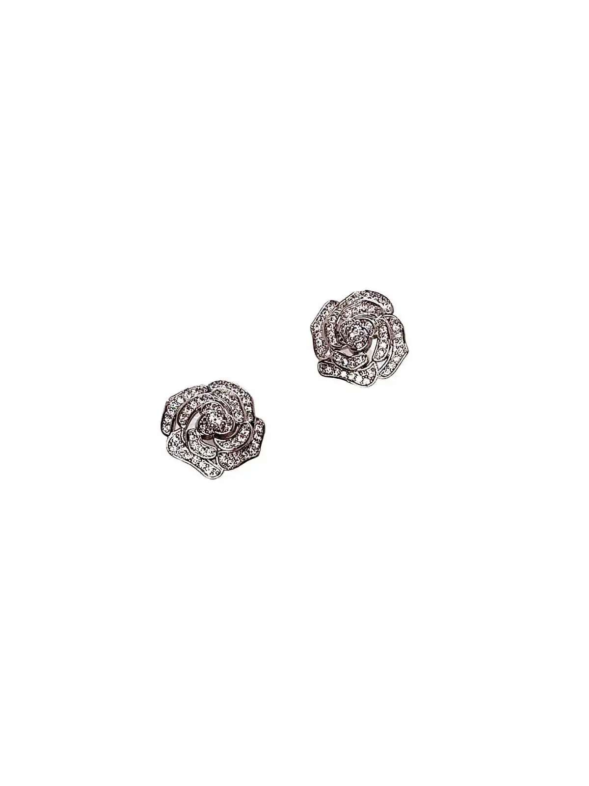 Pendientes plateados camelia