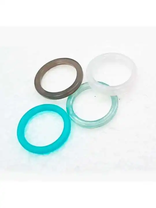 anillos de resina de colores