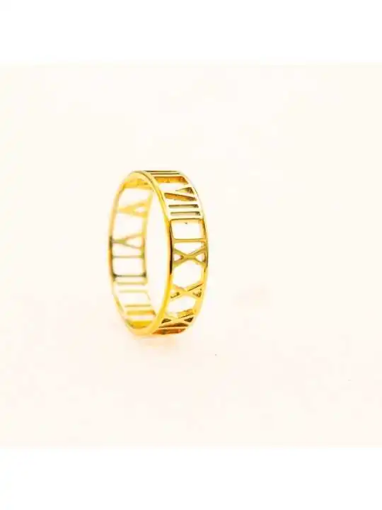 anillo numeros romanos dorado