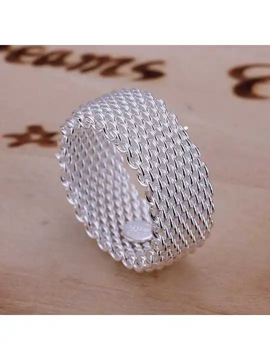 anillo plateado con rejilla