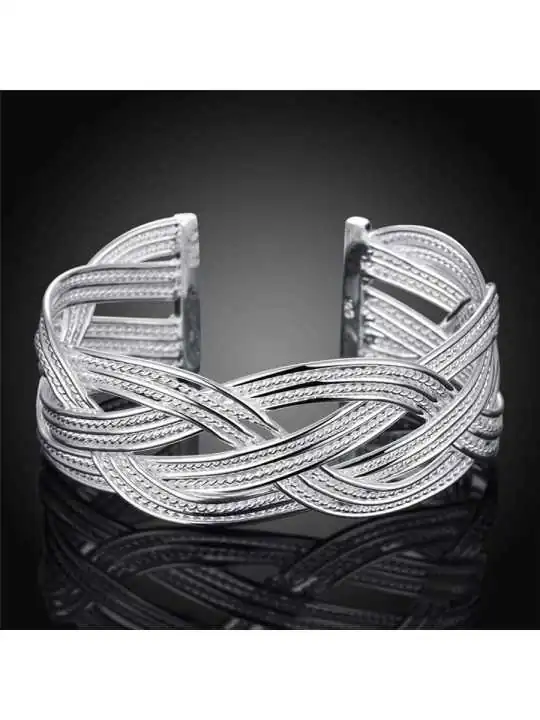 precioso anillo de diseño plateado 