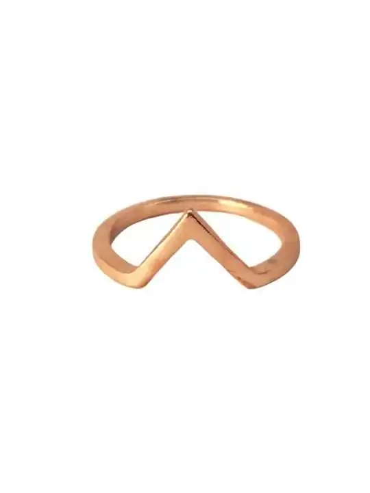 anillo dorado triangulo