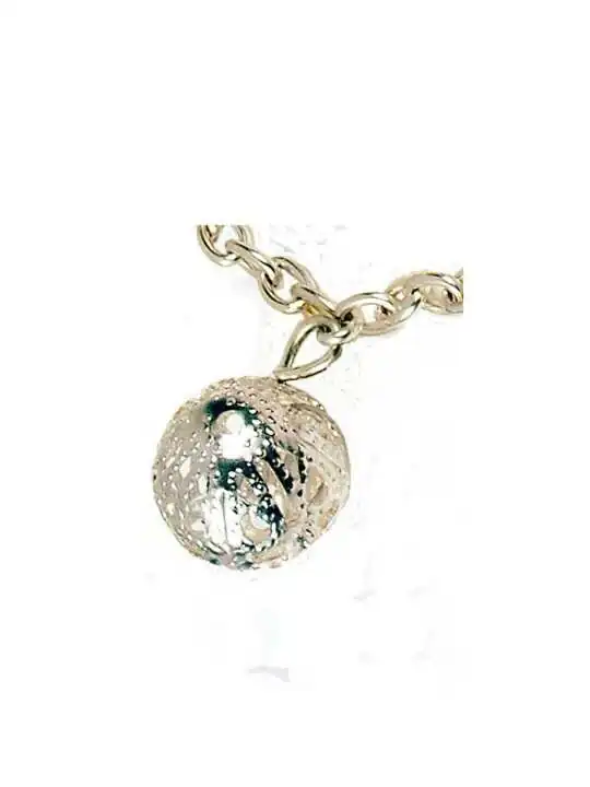 Detalle brazalete agatas de la india y bolita plateada