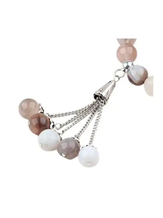 detalle pulsera de agatas grises con colgante de agata