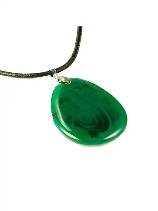 Detalle de colgante de agata verde