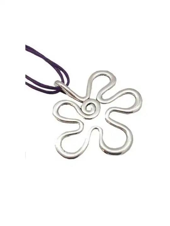 Collar de cuero violeta con flor metálica
