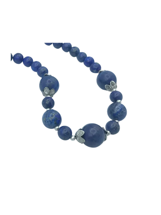detalle de collar de lapislazuli natural 