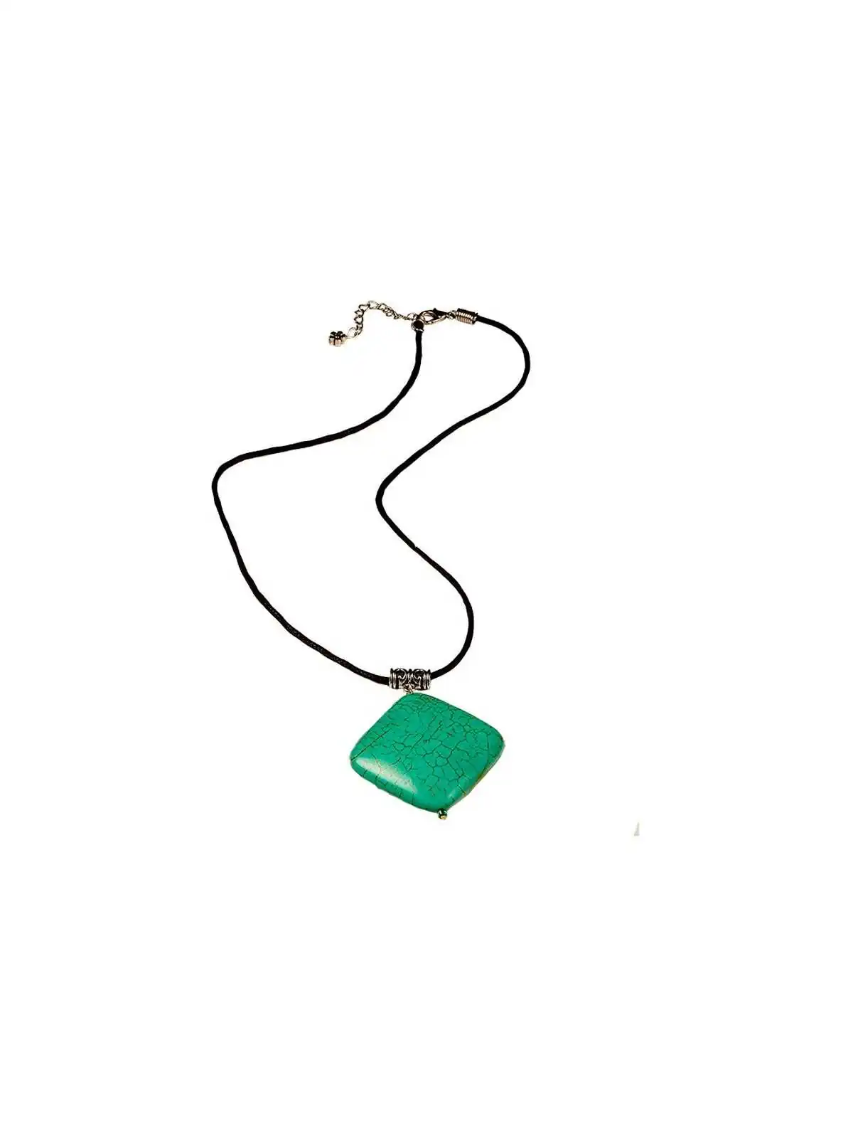 collar con colgante howlita verde