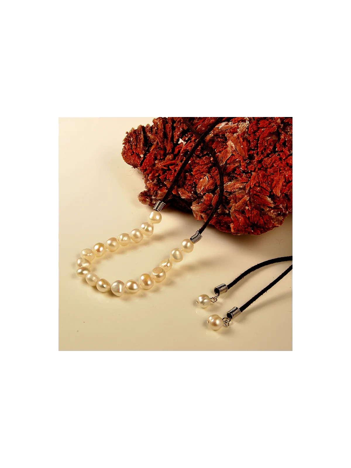 Collar extralargo abierto cuero y perlas