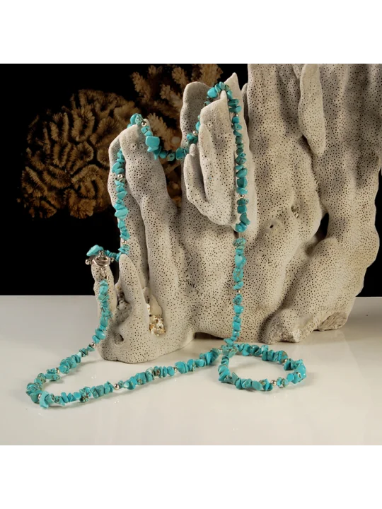 Collar extralargo con chips de turquesas verdes