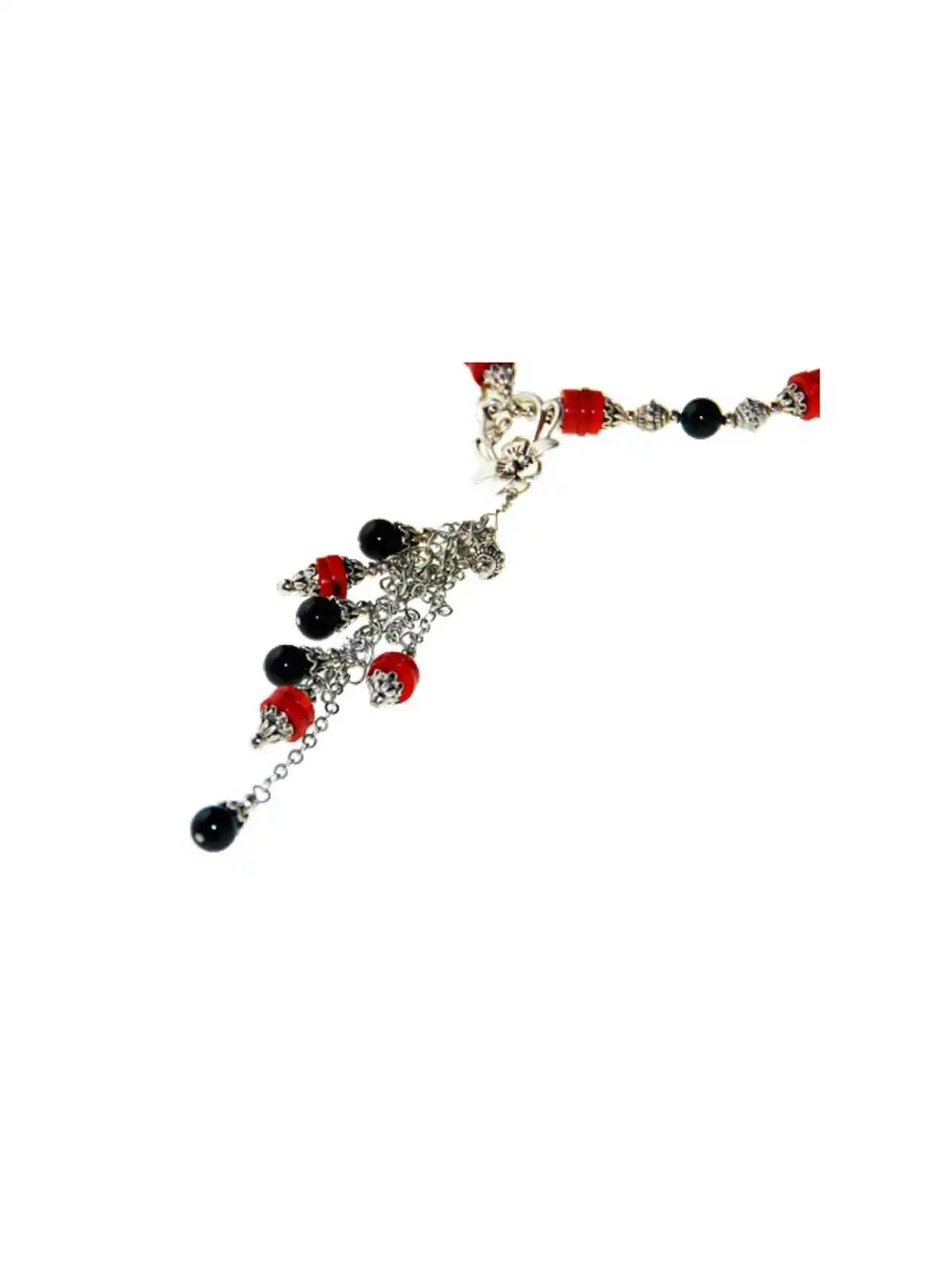 detalle de collar vintage de coral rojo y cuarzo negro 