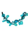 detalle de collar con howlitas azules y blancas