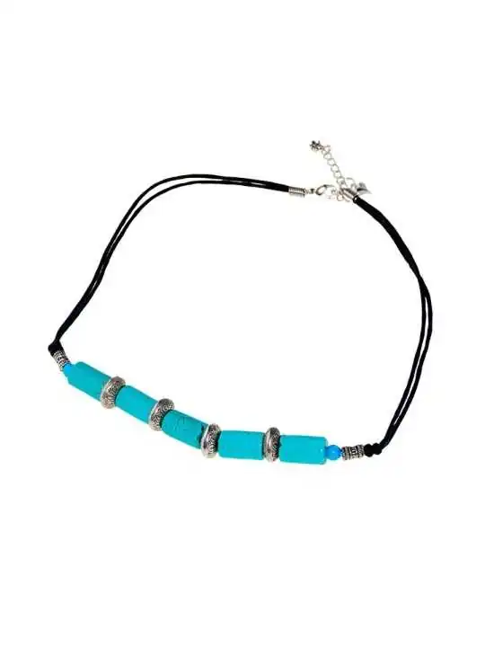 collar con howlitas turquesas y forma cilindro 