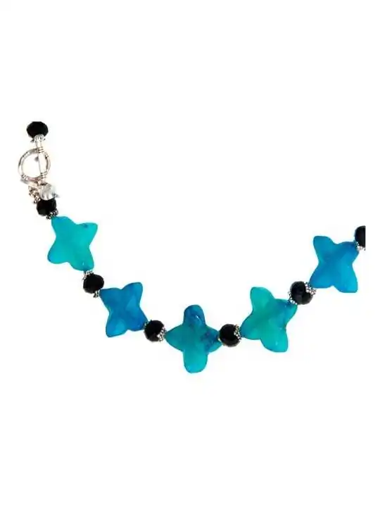 detalle de gargantilla de estrellas de jade azul
