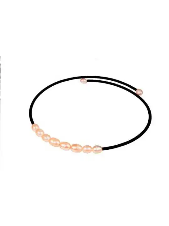 collar de terciopelo con perlas rosas
