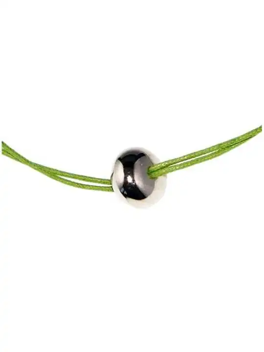 detallle gargantilla con donut plateado