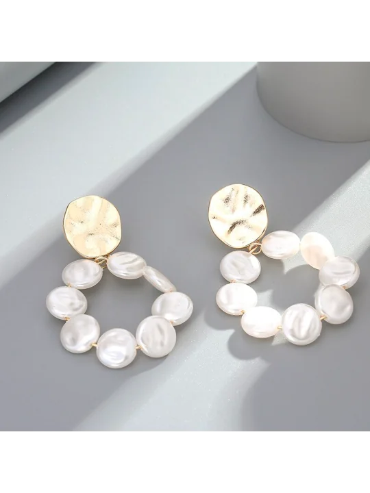 Pendientes elegantes dorados y perlas