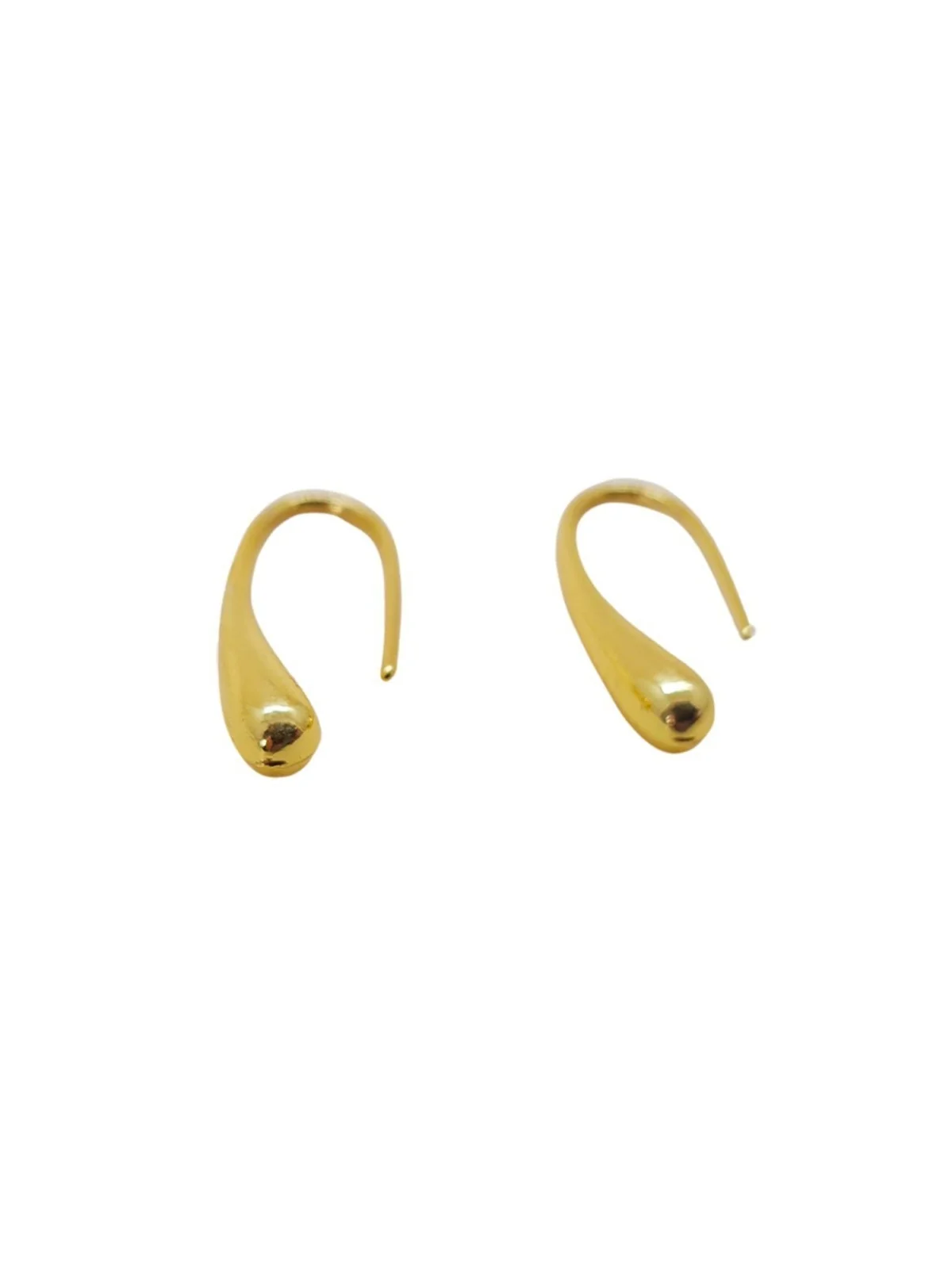 pendientes dorados gota de agua