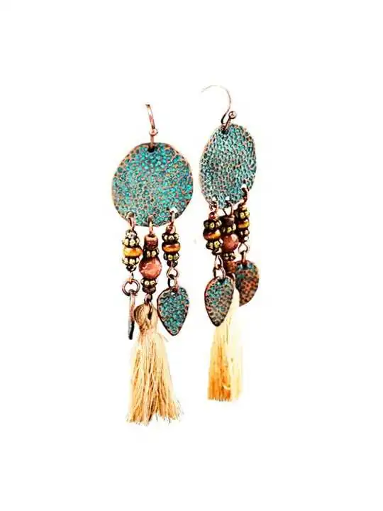 Pendientes largos de rafia natural