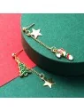 Pendientes diferentes de la Navidad con estrella