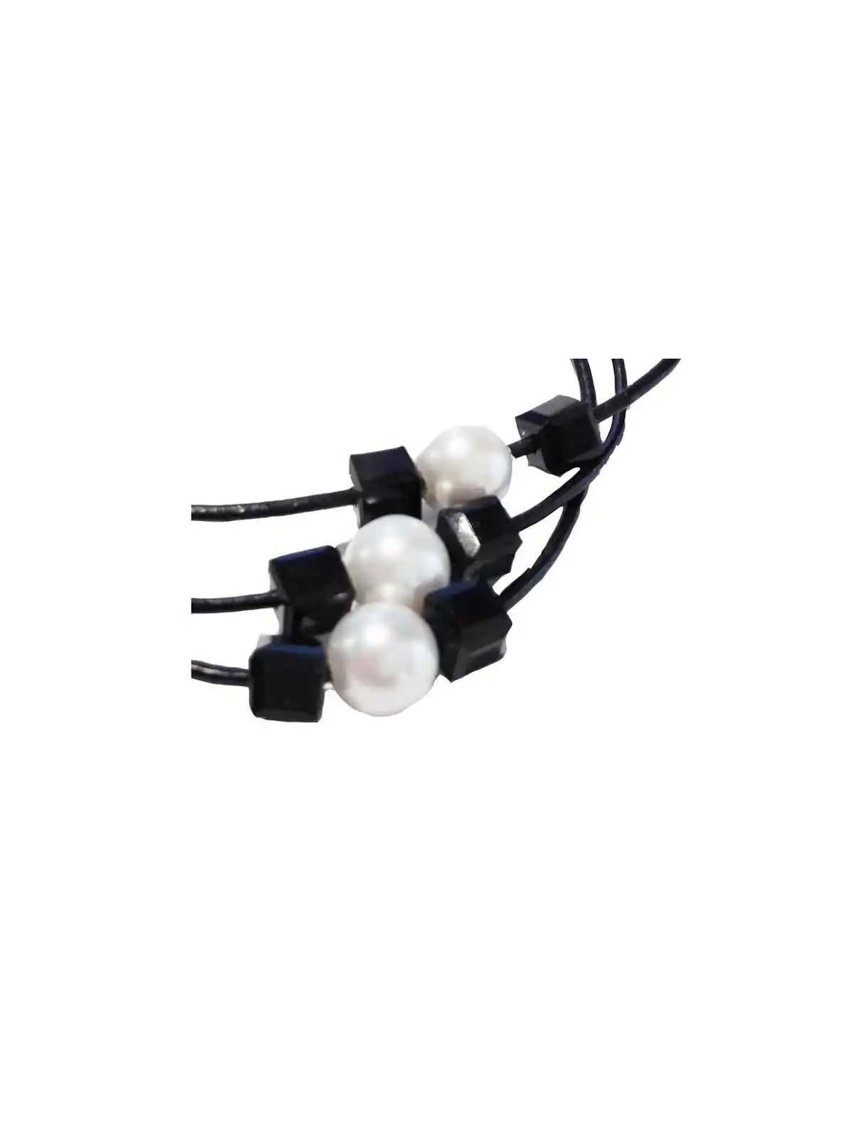 Pulsera con varias tiras de cuero y cuarzos negros