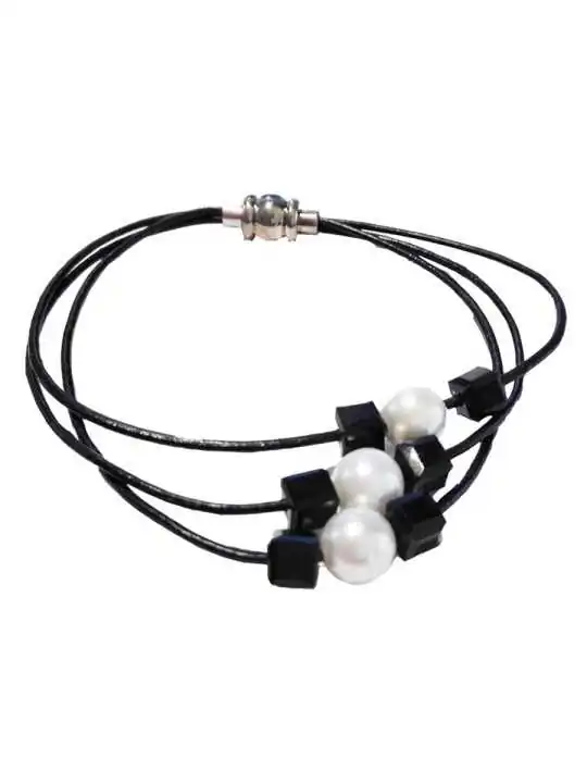Pulsera de cuero y cuarzo negro 