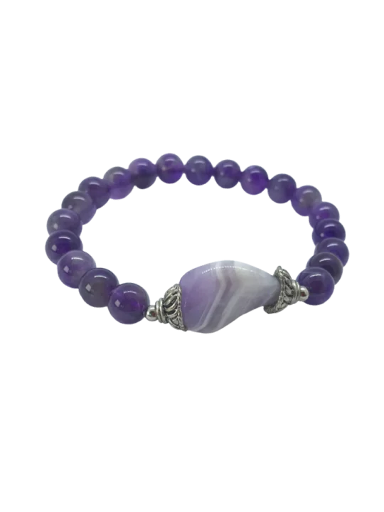 Detalle pulsera de amatistas con pieza central también de amatista
