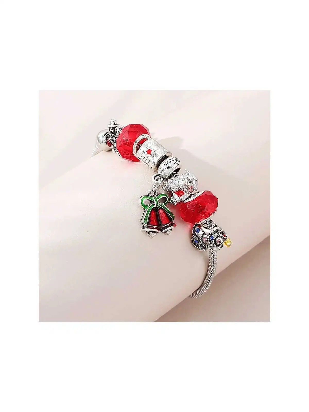 detalle pulsera de charms campanas de navidad