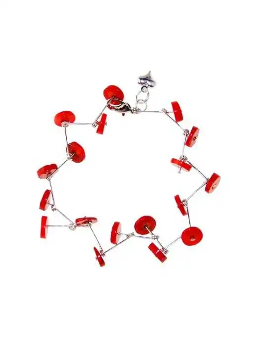 Brazalete de coral rojo y baldas plateadas