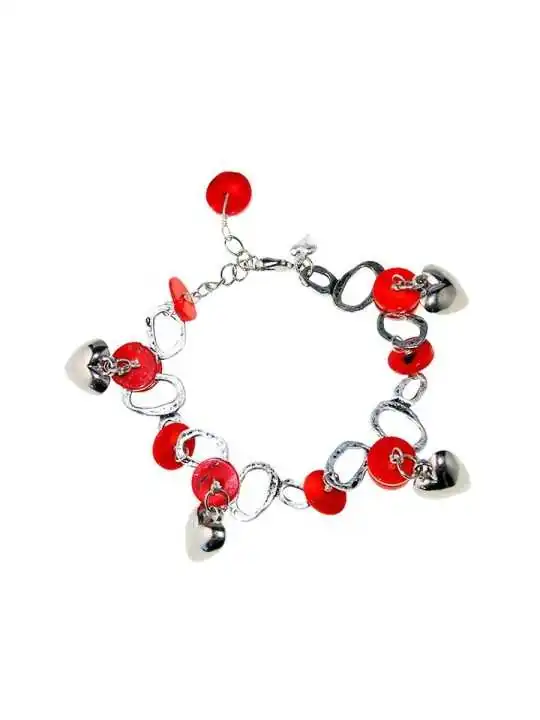 brazalete de coral rojo y corazones plateados 