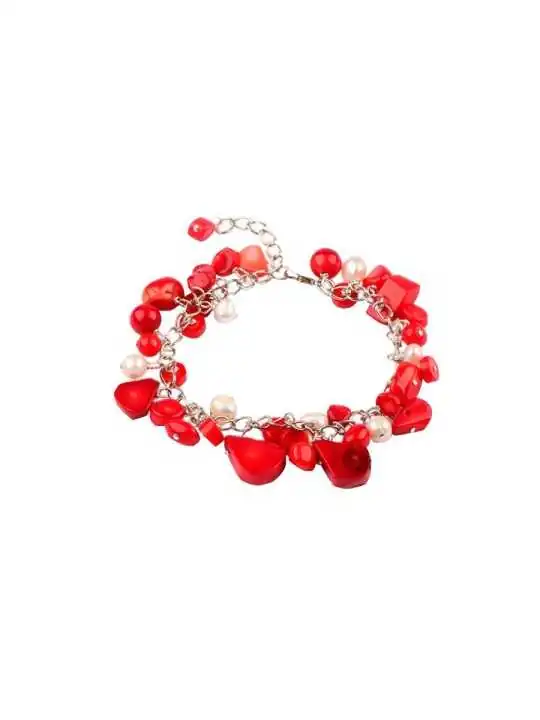 detalle de pulsera de coral rojo y perlas de rio
