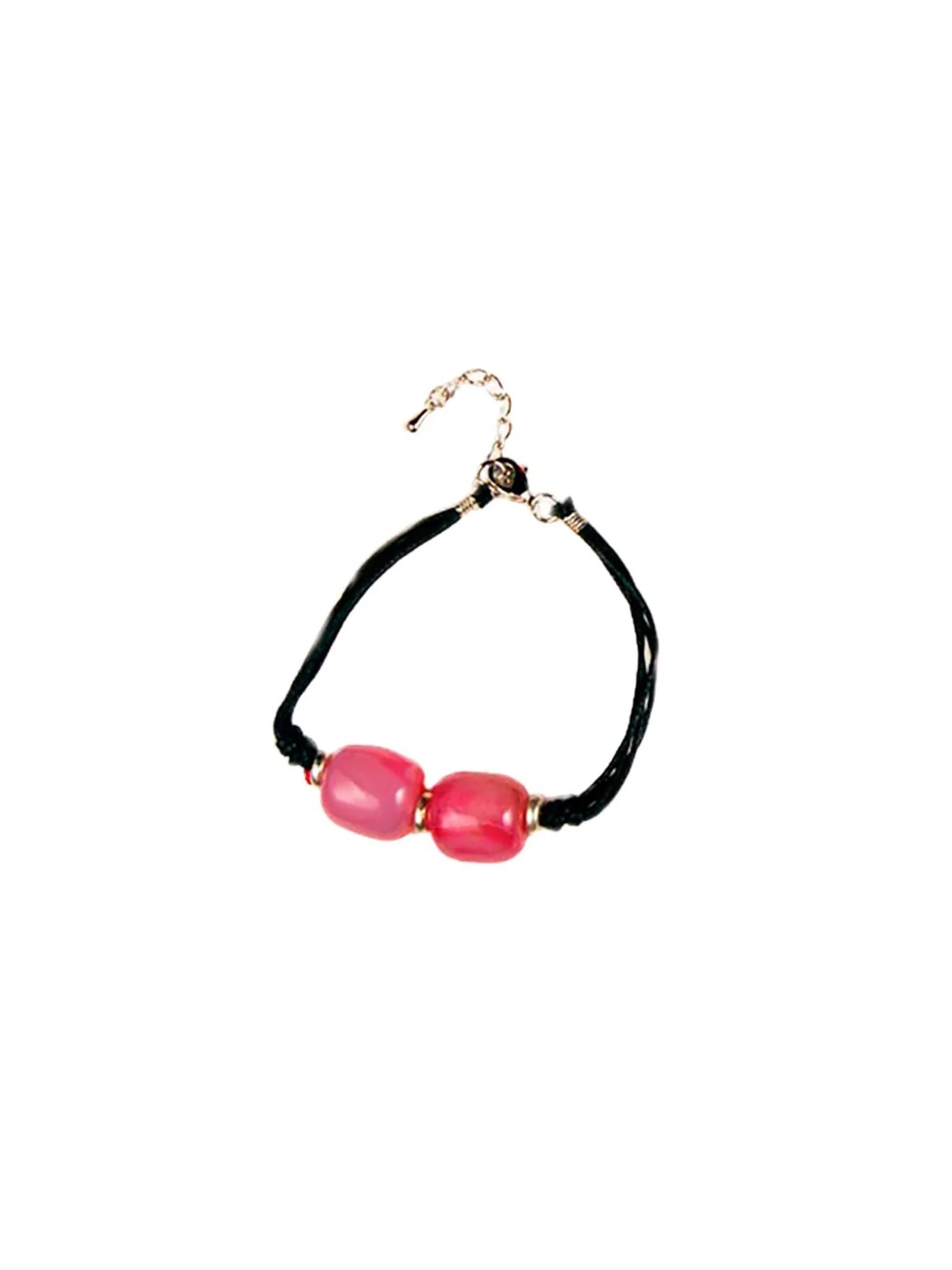Detalle de pulsera con piezas de cuarzo rojo natural 