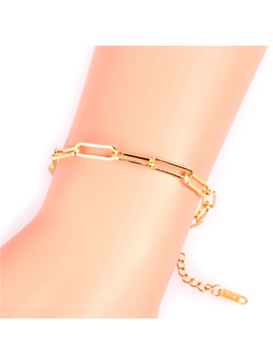 como queda pulsera dorada con eslabones rectangulares 