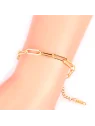 como queda pulsera dorada con eslabones rectangulares 