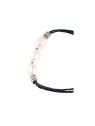 detalle de pulsera de perlas con cierre corazón